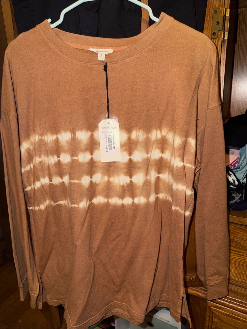 Womens Long Sleeve Tie-Dye Crewneck Tee - Brown